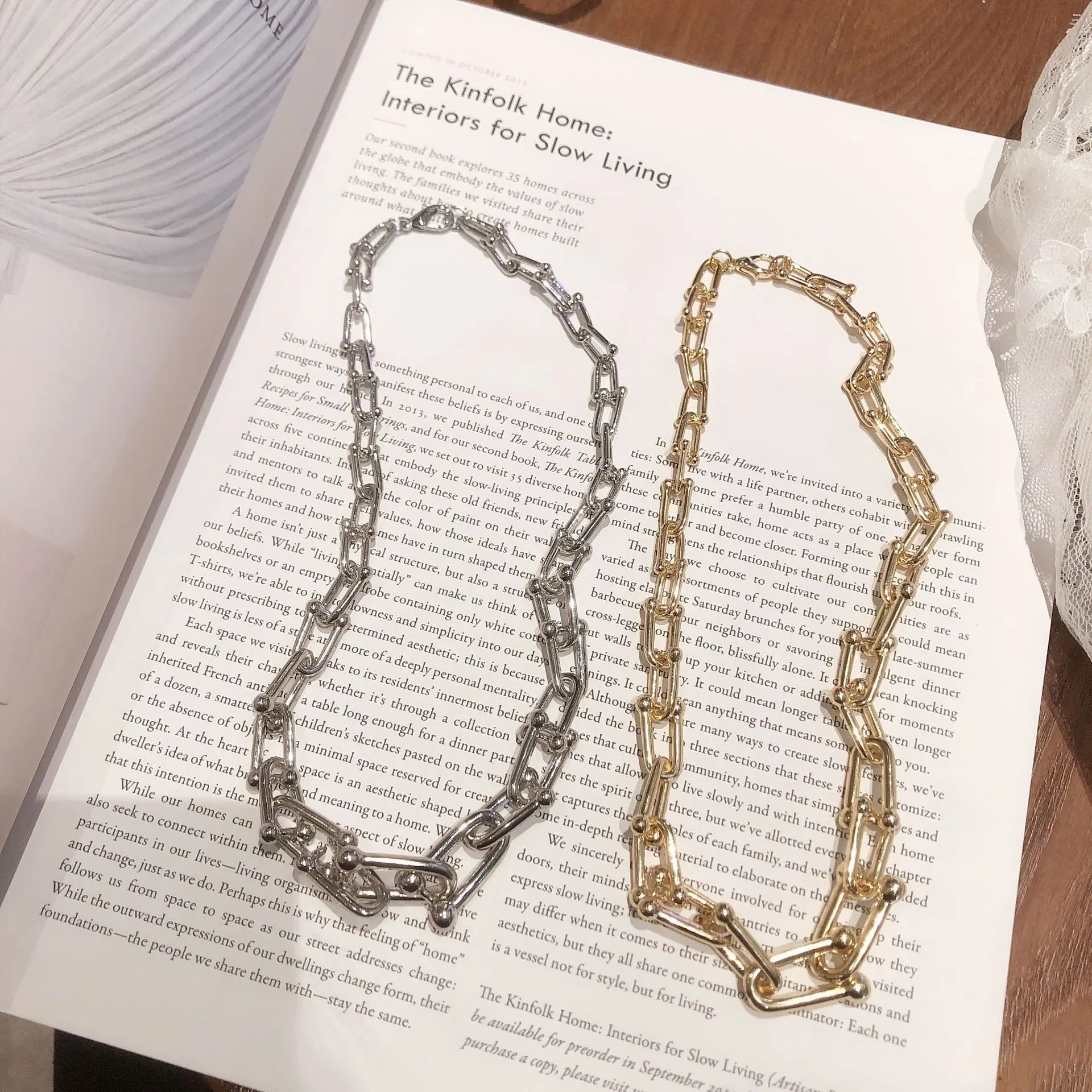 

HUANZHI 2019 New Trend Hip hop Punk Buckle Interlocking Metal Buckle Short Paragraph Necklace for Women Girls Party Jewelry