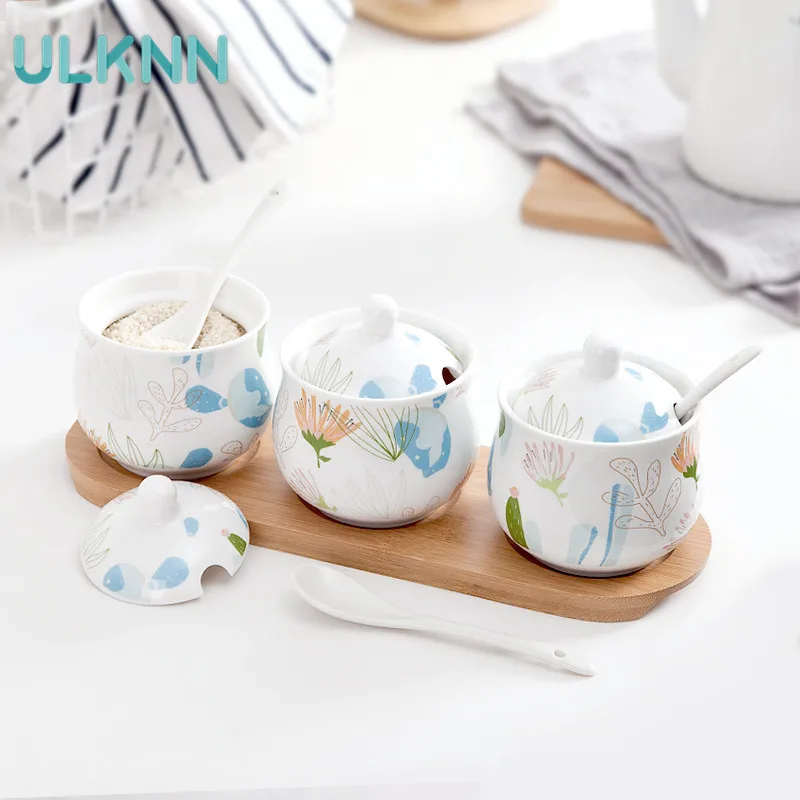 

Japan Style Ceramic Storage Cans Seasoning Pot Set with Bamboo Plate and Spoon Kitchen Garlic/Ginger Ventilated Storage Tank