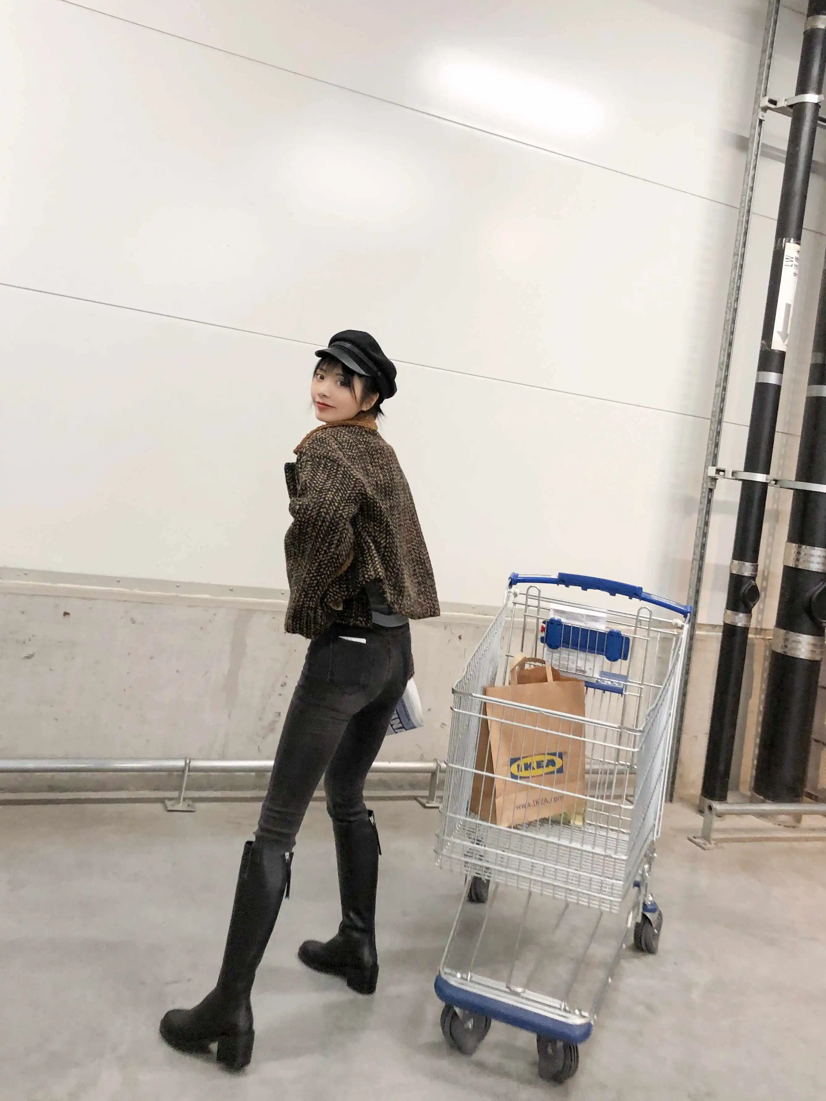 Krazing Pot/простые Стильные рыцарские Сапоги на молнии зимние теплые женские сапоги до колена с круглым носком на высоком каблуке; Цвет Черный; L85