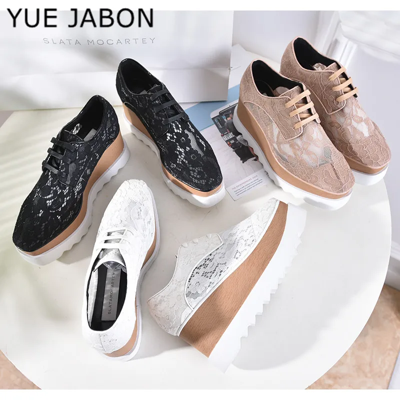 

Женские летние кроссовки на танкетке, дышащие, с квадратным носком, на толстом каблуке, со шнуровкой, повседневная обувь со звездами, белые, черные