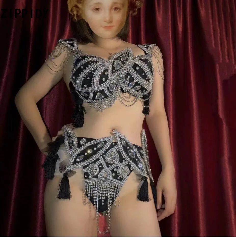 

Комплект с цепочкой и коротким бюстгальтером, с серебристыми кисточками