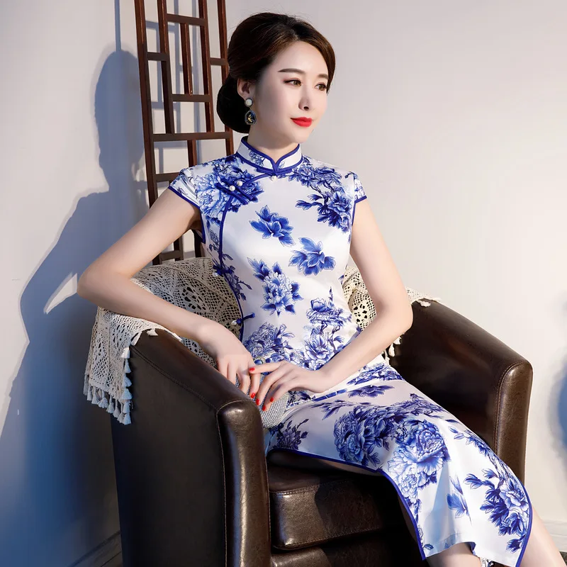 Длинные плотные пикантные Qipao Для женщин Вечеринка платье из набивной ткани белого цвета с цветочным принтом китайский женский халат со стоячим воротником, с цветочным принтом Новинка негабаритных 3XL 4XL Vestidso