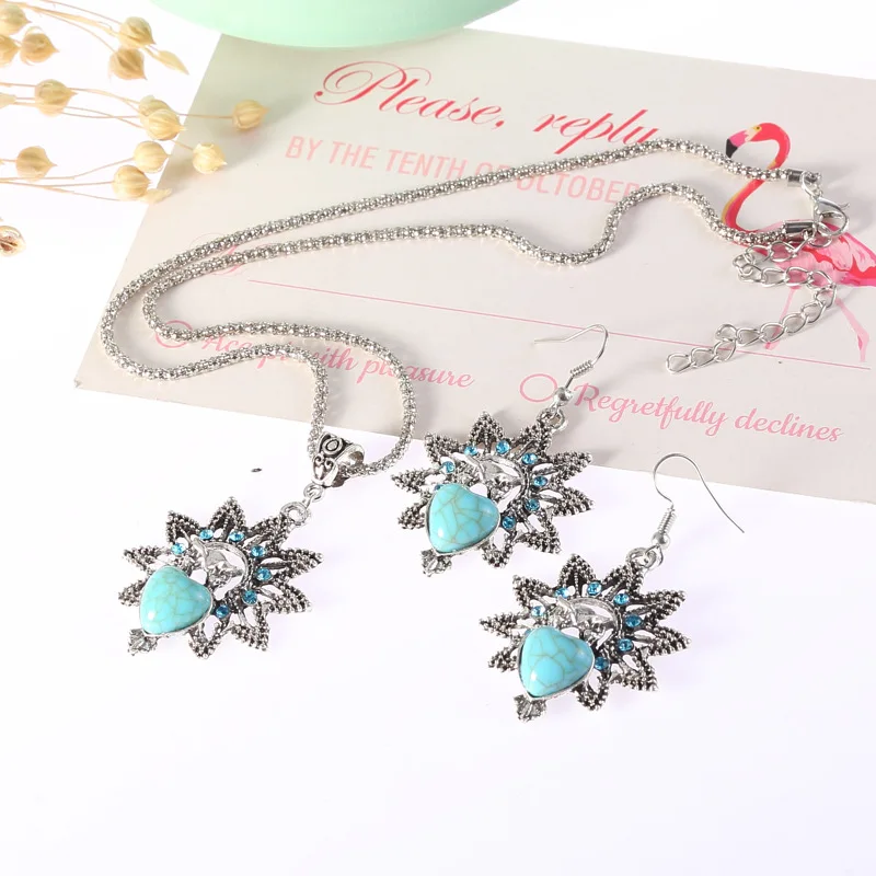 

2020 Fashion Vintage turquoise heart openwork carved ancient plated with blue crystal piedras para bisuteria por mayor