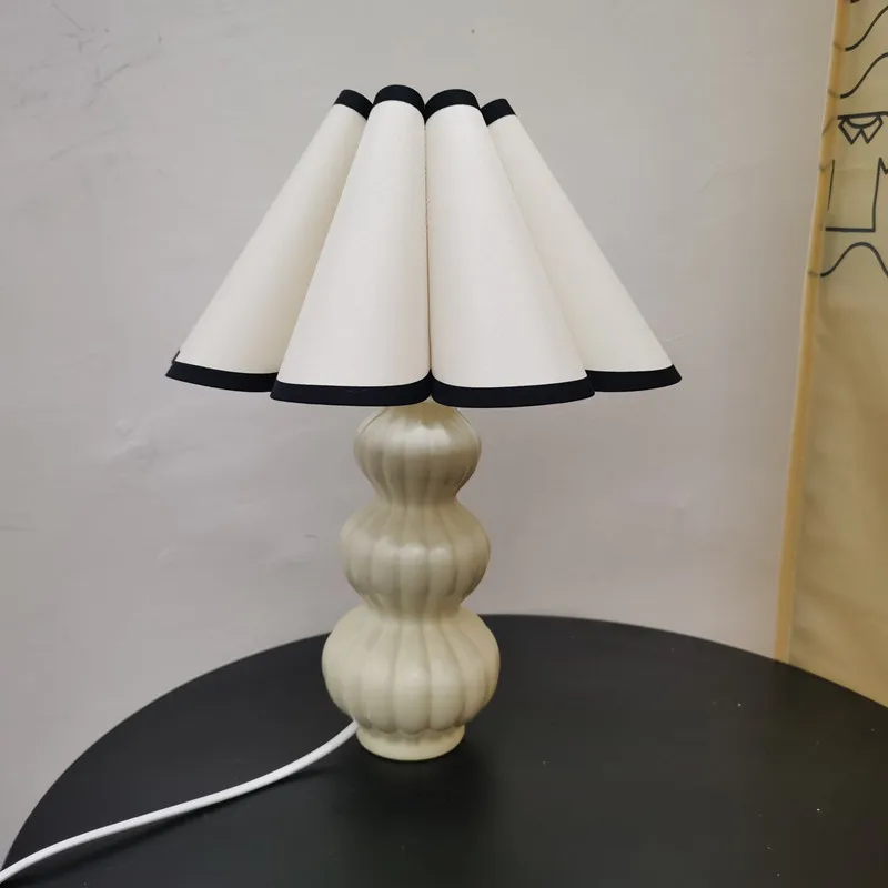 

Gourd ceramic beautiful girl European pleated lamp new Chinese desk lamp guest room bedside lamp decor warm table lamp CL100902