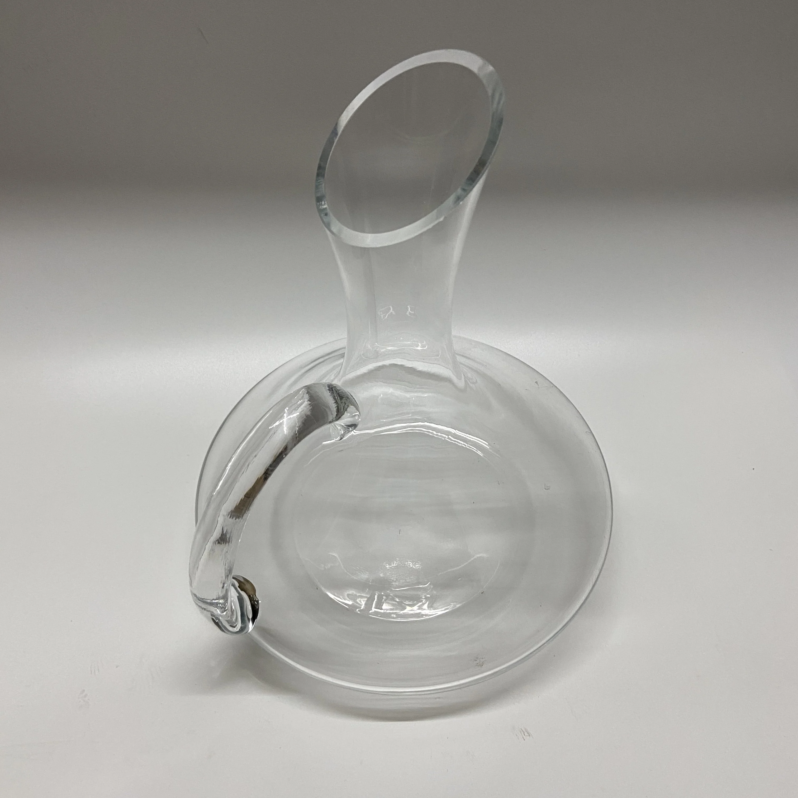 

1.1L Superior Flat-bottomed With handle Base Red Wine Decanter Handmade Crystal Wine Pourer Premium Water Carafe Thickened Wall
