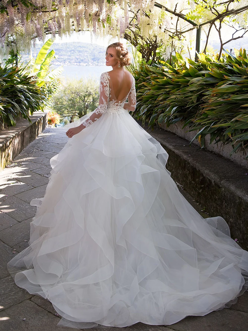 A-Line Appliques Wedding Dresses Tulle O-Neck Bridal Gowns Full Sleeves Elegant Sexy Backless Beading Bride Gown Robe De Mariée