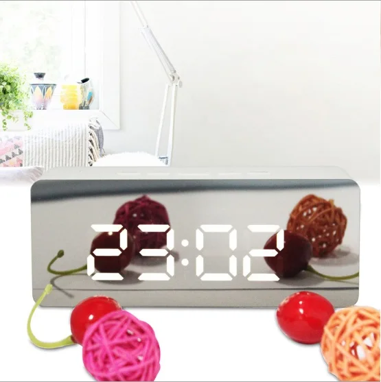 

Creative mirror alarm clock LED light digital alarm clock Makeup mirror clock Multi-function battery plug-in dual-use clock