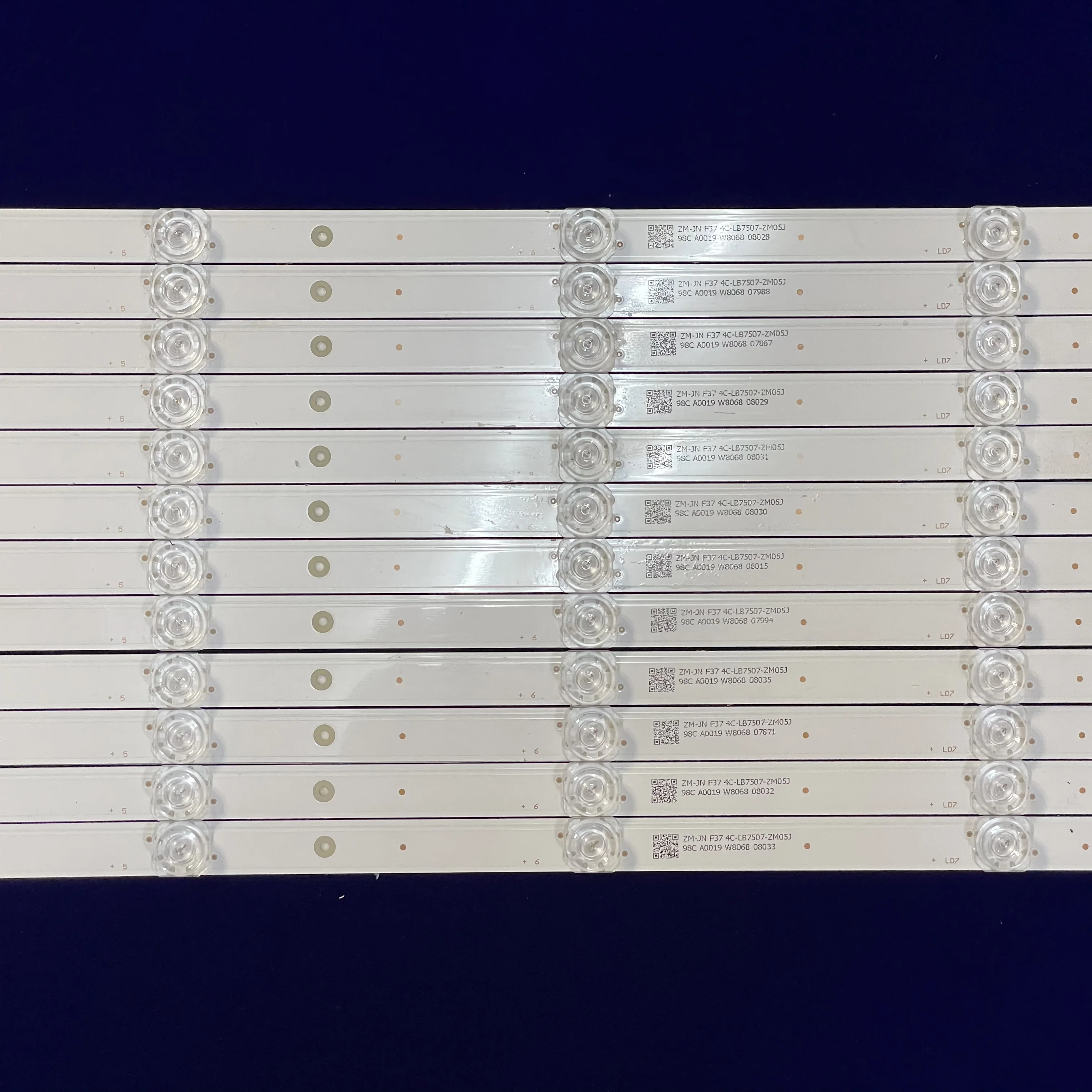 12PCS 3VLED 백라이트 스트립 75P8M 75EB600 75EP660 75EP662 75EP662X1 75EP663 75EP663X 75U6800C GIC75LB08 3030F2.1D V1.1