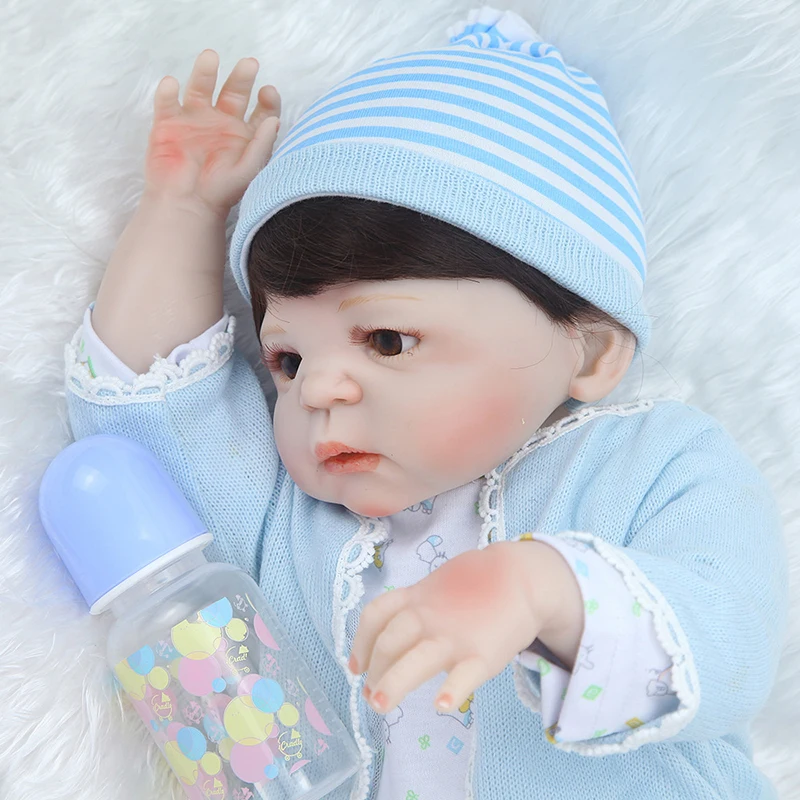 55 см Reborn baby boy Кукла игрушка полный Силиконовый BlueSweater ткань тело короткие волосы Реалистичная кукла малыш подарок