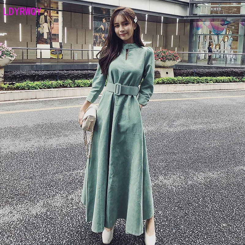 

2019 autumn and winter new women's Korean version of the retro corduroy collar high cold fan temperament long dress