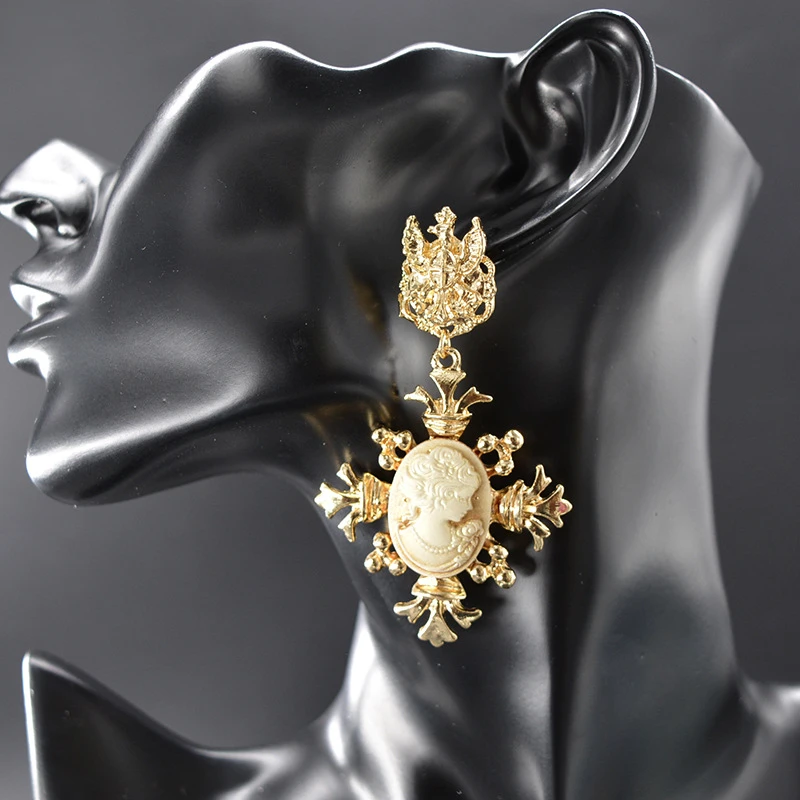 Vintage Baroque Court Style Acrylic Stud Earrings For Women Antique Queen Relief Cameo