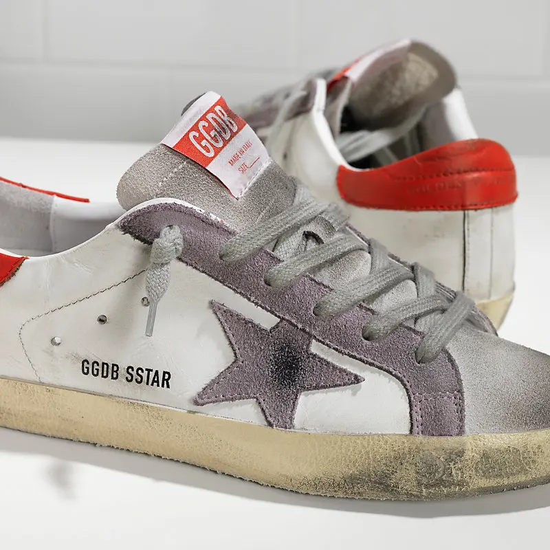 Кроссовки GGDB SUPER STAR Пелле е Стелла в Camoscio Белый Красный Фиолетовый STA