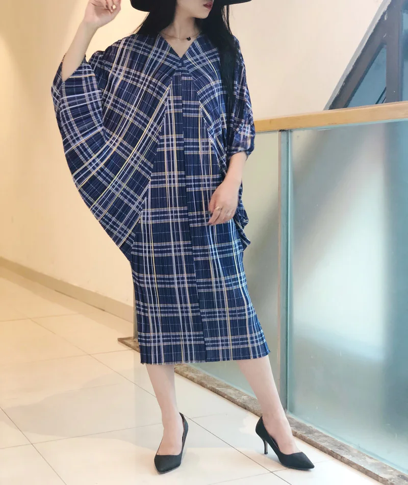 Miyake Плиссированное Платье Новые нерегулярные рукав летучая мышь клетчатые свободные тонкие Большие размеры женские оригинальные