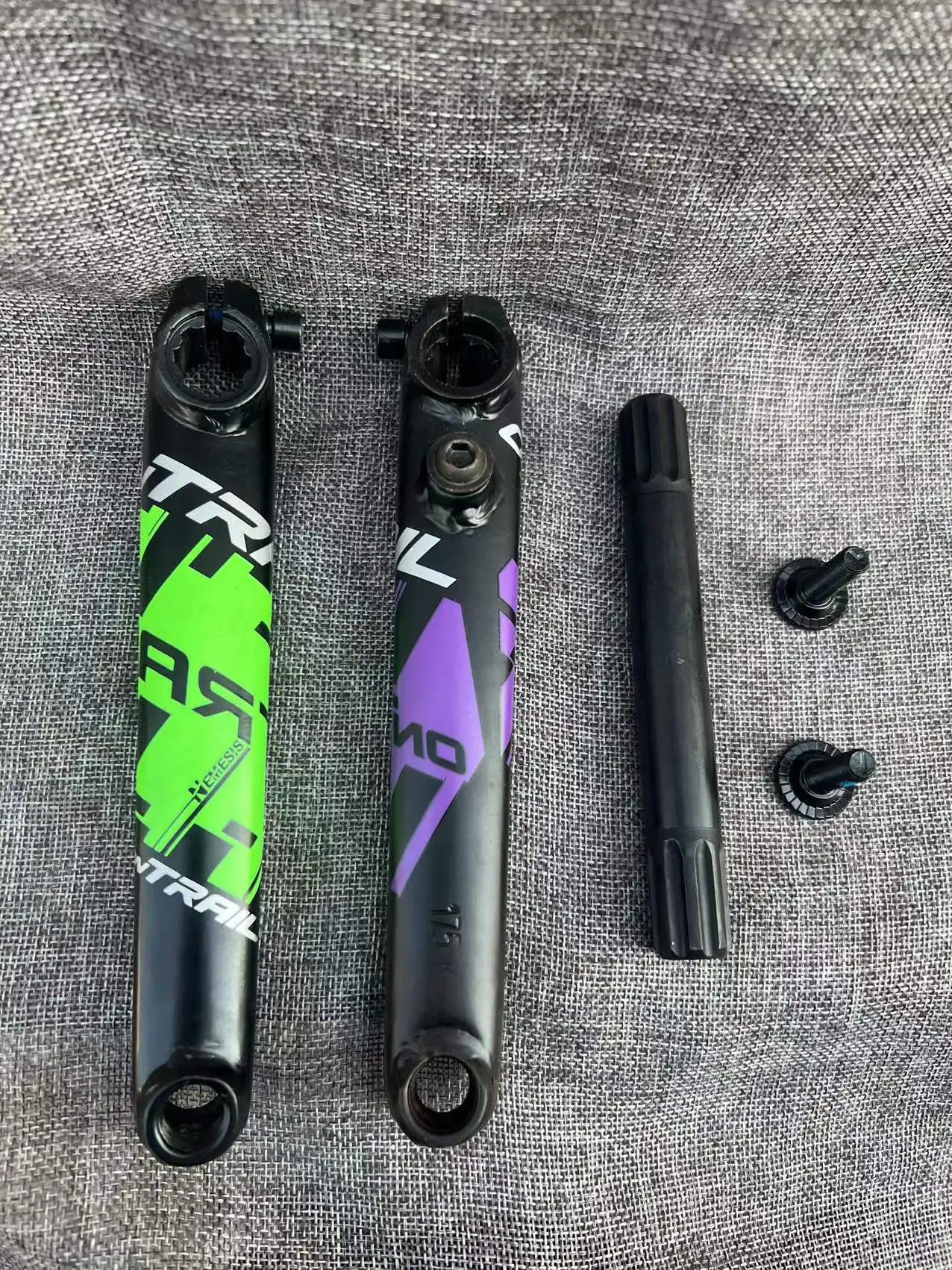 自転車 BMX CRANK スピンドル アルミ ARESTIC ILLBLEND 19mm