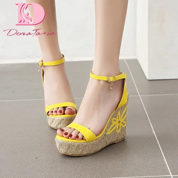 

Dora Tasia 2020 Brand Design Plus Size 46 Women Pumps Wedges Platform Metal Decoration Shoes Summer Party Lady Woman Sandals