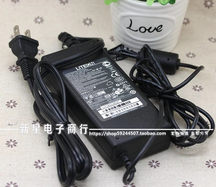 

5A 12V cooling fan power adapter AC to 12V DC power supply connected to 12V fan