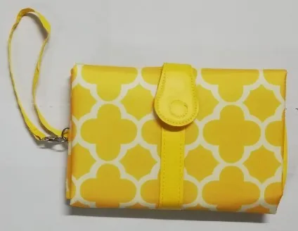 Yellow Детская портативная Узорчатая Пеленка, сумка, складные простыни, Водонепроницаемый пеленальный коврик для новорожденных, туристический коврик для ухода за ребенком - Цвет: Yellow