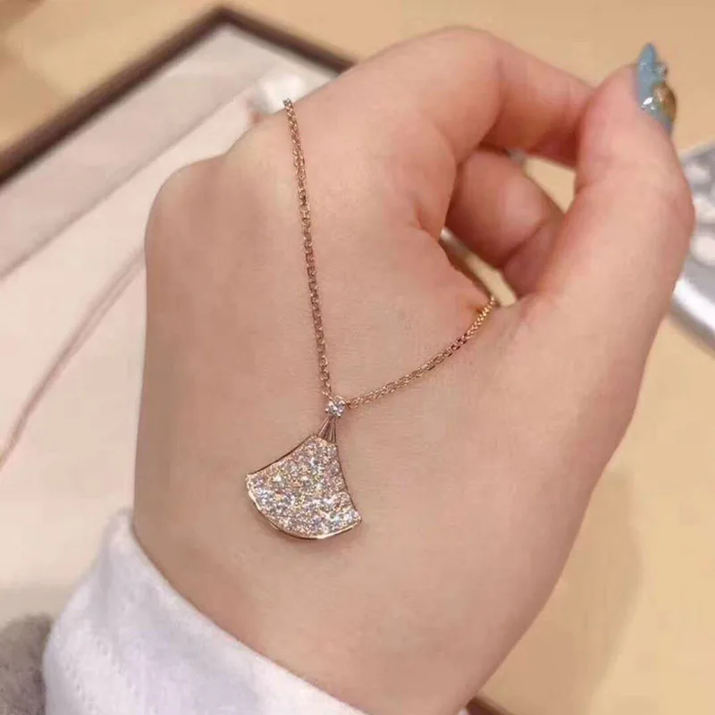 18K розовое золото Белое золото секционный полный moissanite ожерелье moissanite юбка форма кулон женский кулон платье подарок для женщин