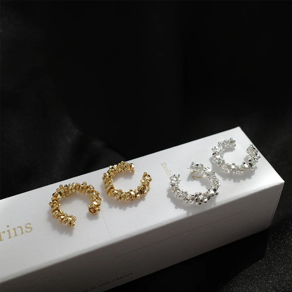 Precio Especial Pendientes de Metal con Clip para orejas de mujer, aretes de hueso de la oreja, Bola de Metal, Color dorado y plateado, orejas no perforadas, joyería para fiesta r0QK3eWoxZk