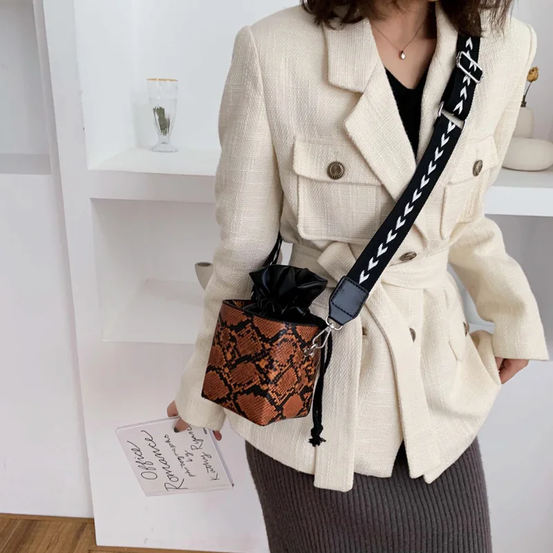 

Snakeskin Shoulder Bag 2019 New Style Shoulder Bag INS Women's Fashion Pull-belt Snakeskin Print WOMEN'S Bag Retro Bucket Bag