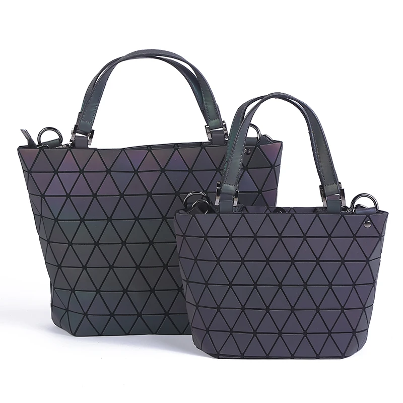 

Drop Shipping Luminous Bag women's geometry lattic totes bag High Quilted Chain Shoulder Bags Laser Plain Folding Handbags