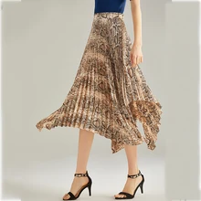 Со змеиным узором плиссированная юбка взлетно-посадочной Для женщин Длинная юбка класса люкс с анималистическим принтом, с высокой талией Асимметричные Юбка-миди