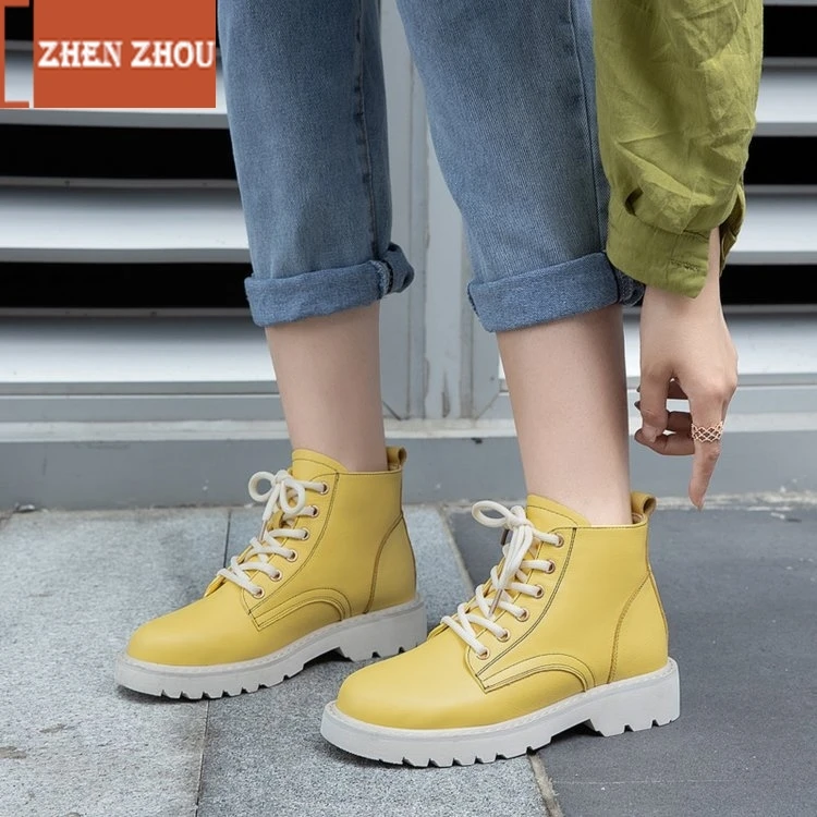 boots Female 2019 women's boots winter British style Thick bottom Low-heeled Short Low boots Round toe lace-up Martin boots