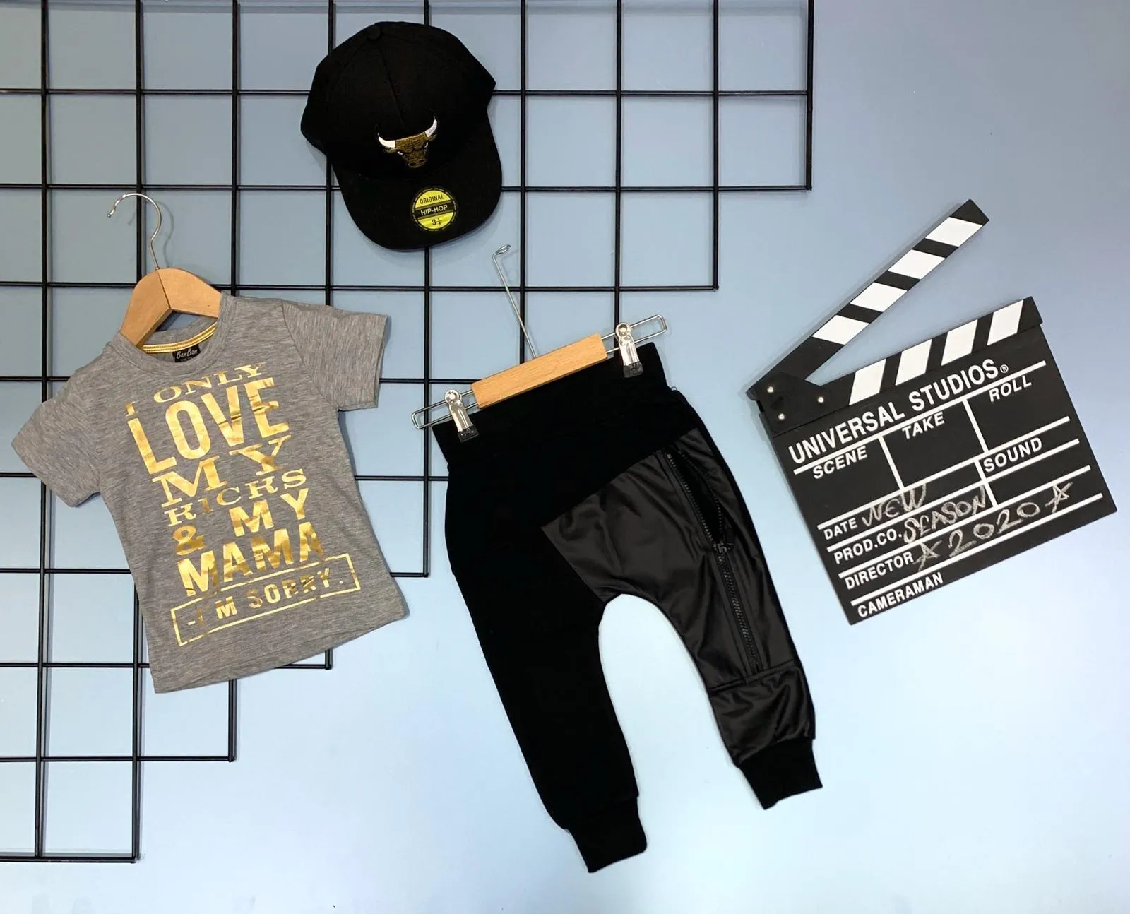 

Super fashion 2020 for outfit with cap black/blue/gray colors.