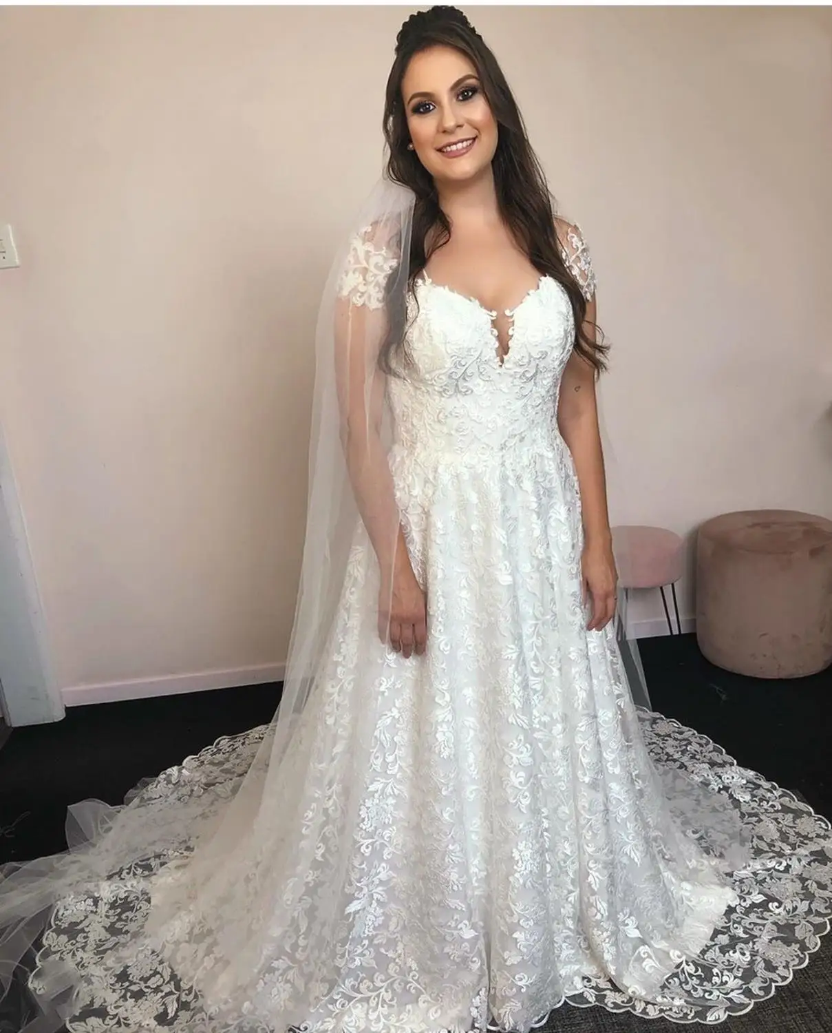 

2020 Wedding Dress high quality Lace Appliques Off Shoulder Sweetheart A-line Floor length Chapel train Bridal Gowns gorgeous