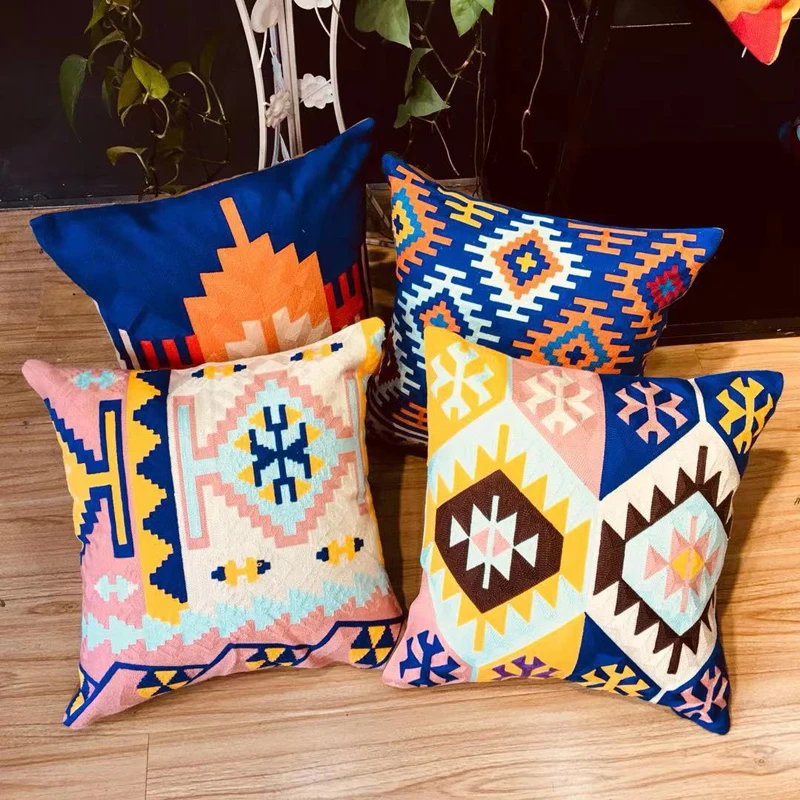 Наволочка с вышивкой Kilim синяя розовая Геометрическая холщовая хлопковая