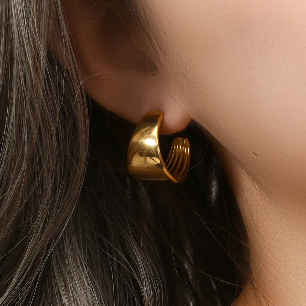 

2021 New Minimal Basic Fine Polished Wide Smooth Surface Stainless Steel Gold Hoop Earrings For Women Tarnish Free Jewelry