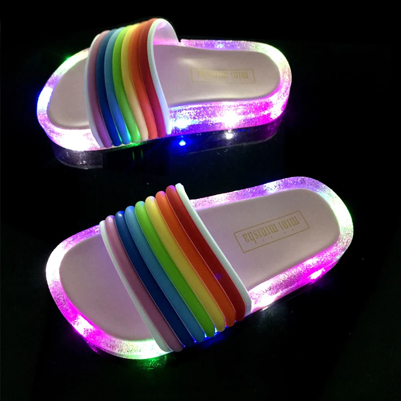 Новая обувь для девочек; милые разноцветные светодиодный милые Тапочки для малышей Детские тапочки обувь для детей тапочки для мальчиков светящаяся обувь