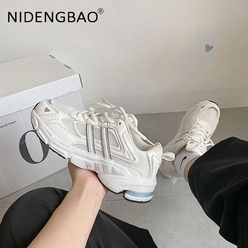 

Кроссовки женские сетчатые, на толстой подошве, белые