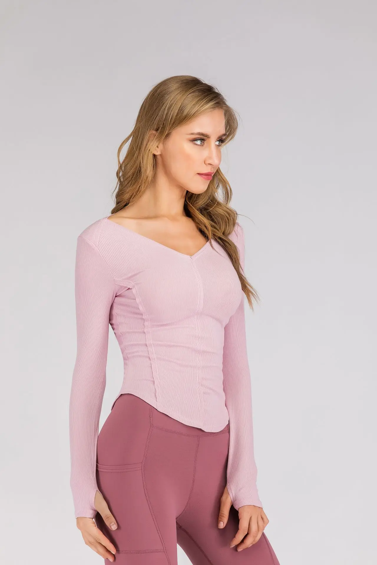 Цветные розовые рубашки для йоги с длинным рукавом, сексуальные рубашки для тренировок с открытой спиной для женщин, Быстросохнущий Топ для фитнеса с отверстиями для большого пальца