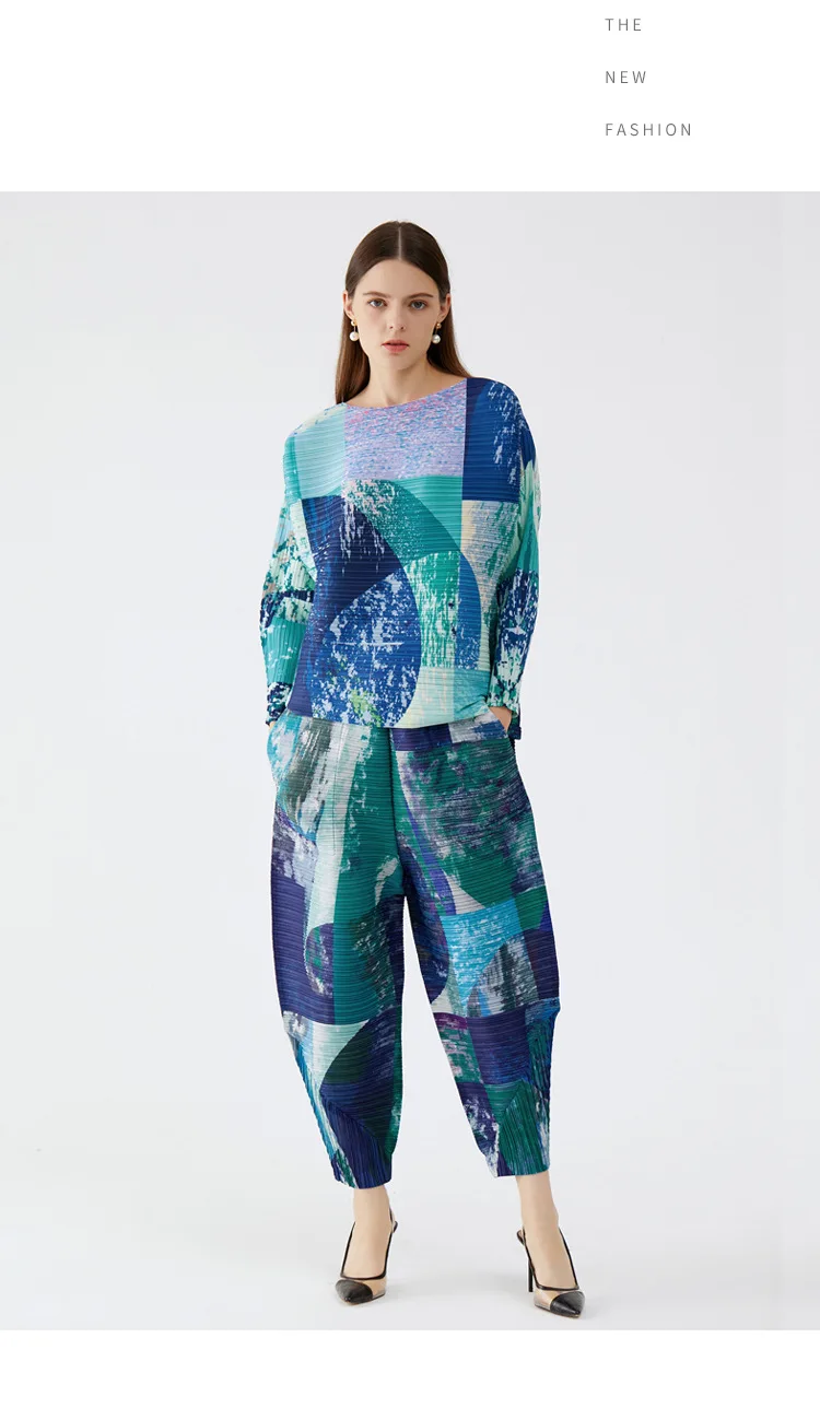 

HOT SELLING Miyake Fashion fold long sleeve o-neck T-shirt + Harem pants geometry print suit IN STOCK