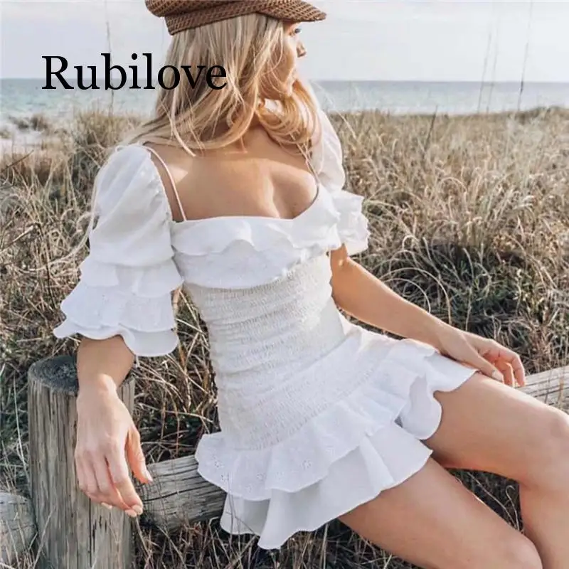 Rubilove Новое поступление летнее женское белое платье Короткое платье сексуальное с открытой спиной вышитое гофрированное мини пляжное платье