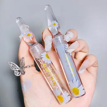 

MAFFICK Daisies Moisturizing Lip Cream To soften Lip lines Exfoliating lip balm Women's Lip Care Essence Lotion