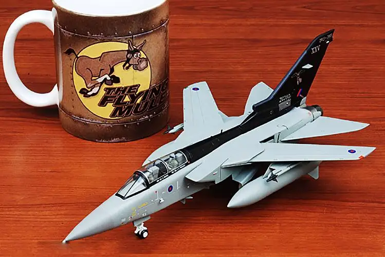 Остроумный Panavia Tornado F3 RAF 25 Sqn, ZG780 1/72 литье под давлением модель самолета