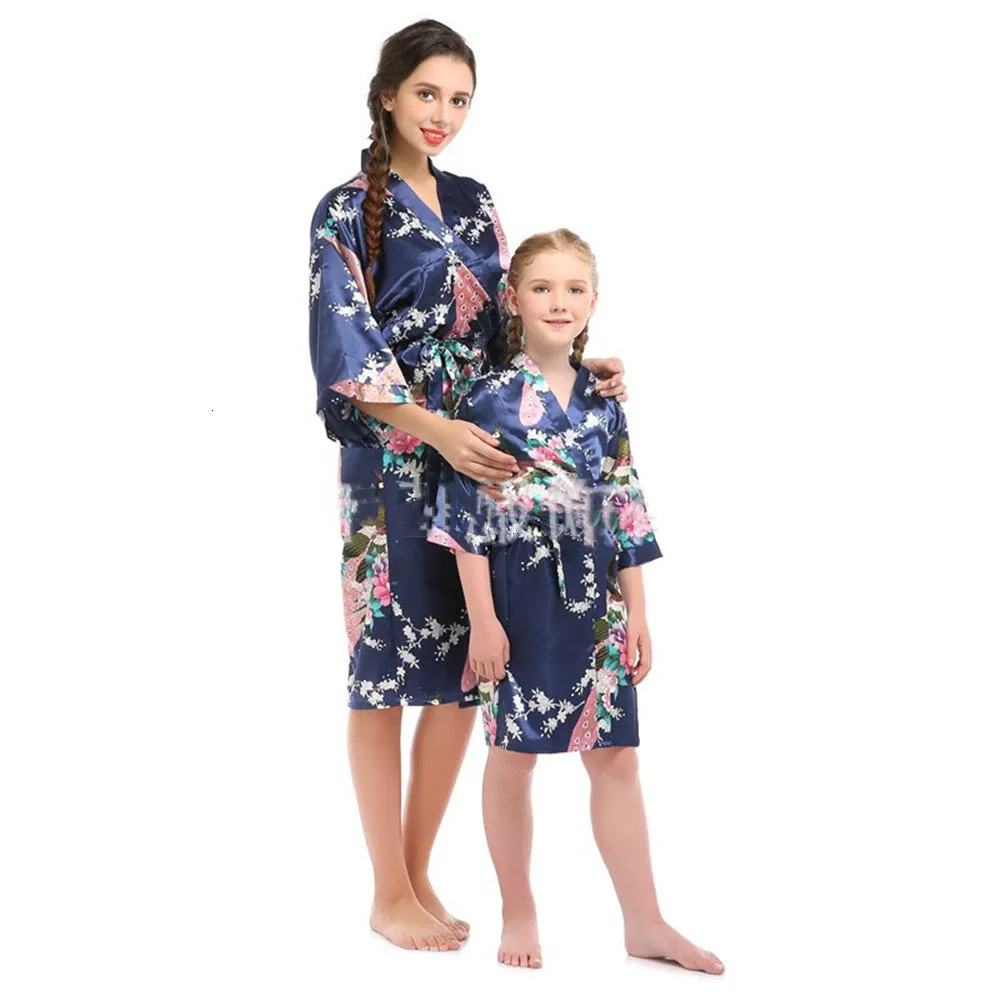 Одинаковая одежда для всей семьи; Шелковый ночной халат для мамы и дочки; Пижама «Мама и я»; кардиган с принтом павлина; одежда для сна