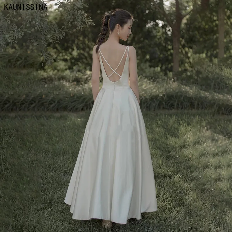 

Белое Атласное платье для невесты KAUNISSINA на бретельках без рукавов с открытой спиной сексуальные свадебные платья женские Простые Свадебные платья а-силуэта