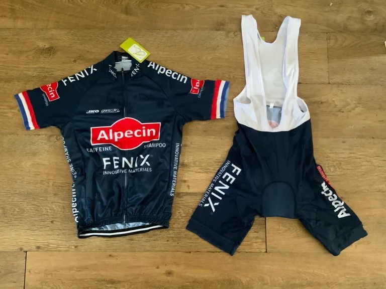 70C3EAC1-800B-48C4-88A8-509D714E137F