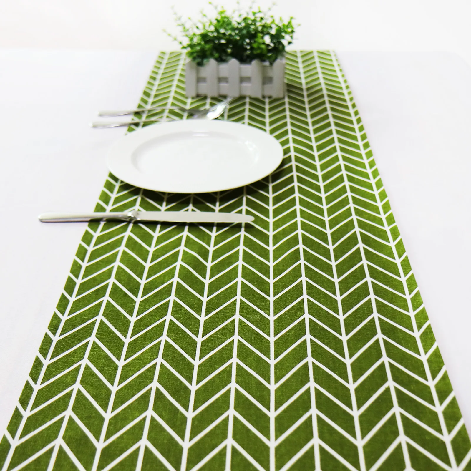 

3 Size Grass Green Table Runner Modern Table Cover Linen Tablecloths for Christmas Dining Daily Home Use