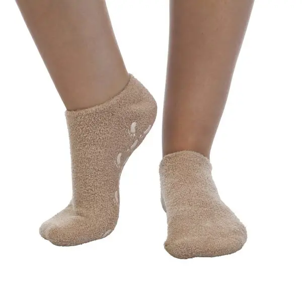 Coconut-Oil-Gel-Socks-Action-Low-Res-600x600