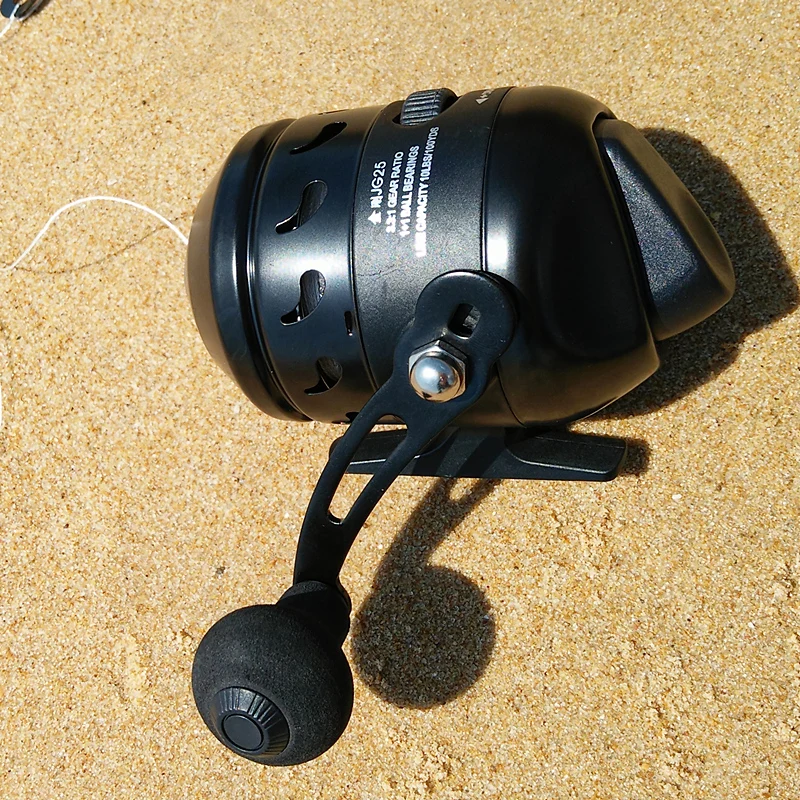 

JG25 metal wrist reel composite bow reel with 40m braided line 2 bearings shooting fish reel ratio 3.3:1 black color weight 266g