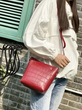 

Non-mainstream Design WOMEN'S Leather Bags 2019 New Style Wide-Strap Crocodile Pattern Bucket Bag Fashion Crossbody Bag 9822