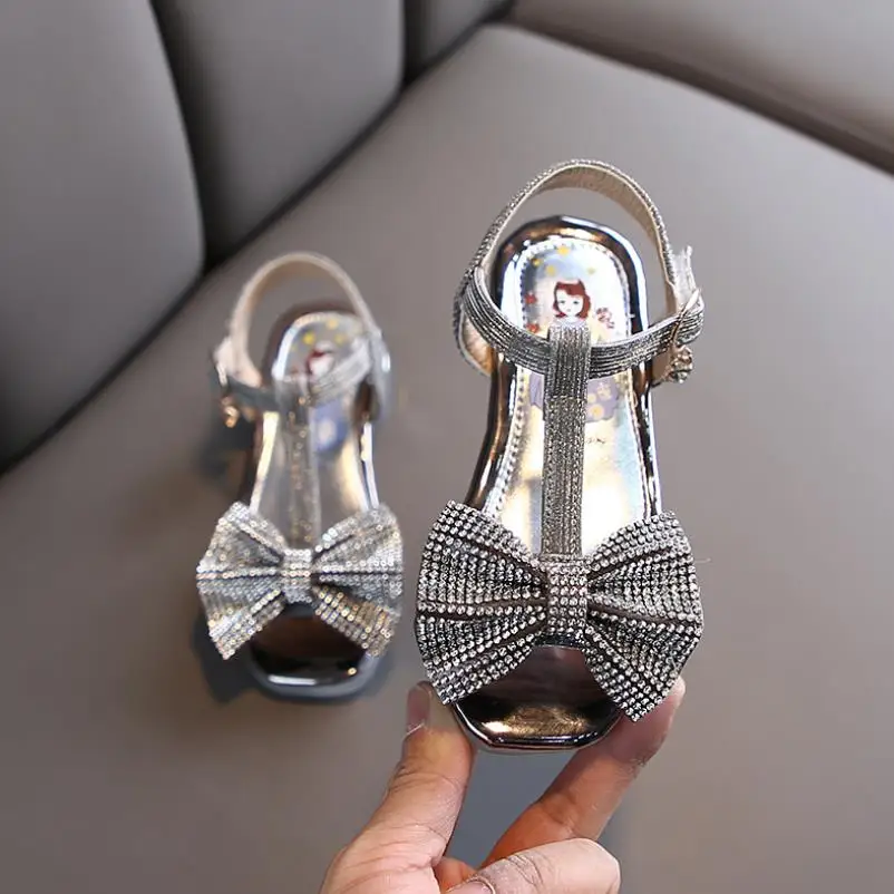 

Girls Sequins Sandals New Fashion Little Princess Soft Bottom Children's Bow Leather Shoes Children's Beach Shoes