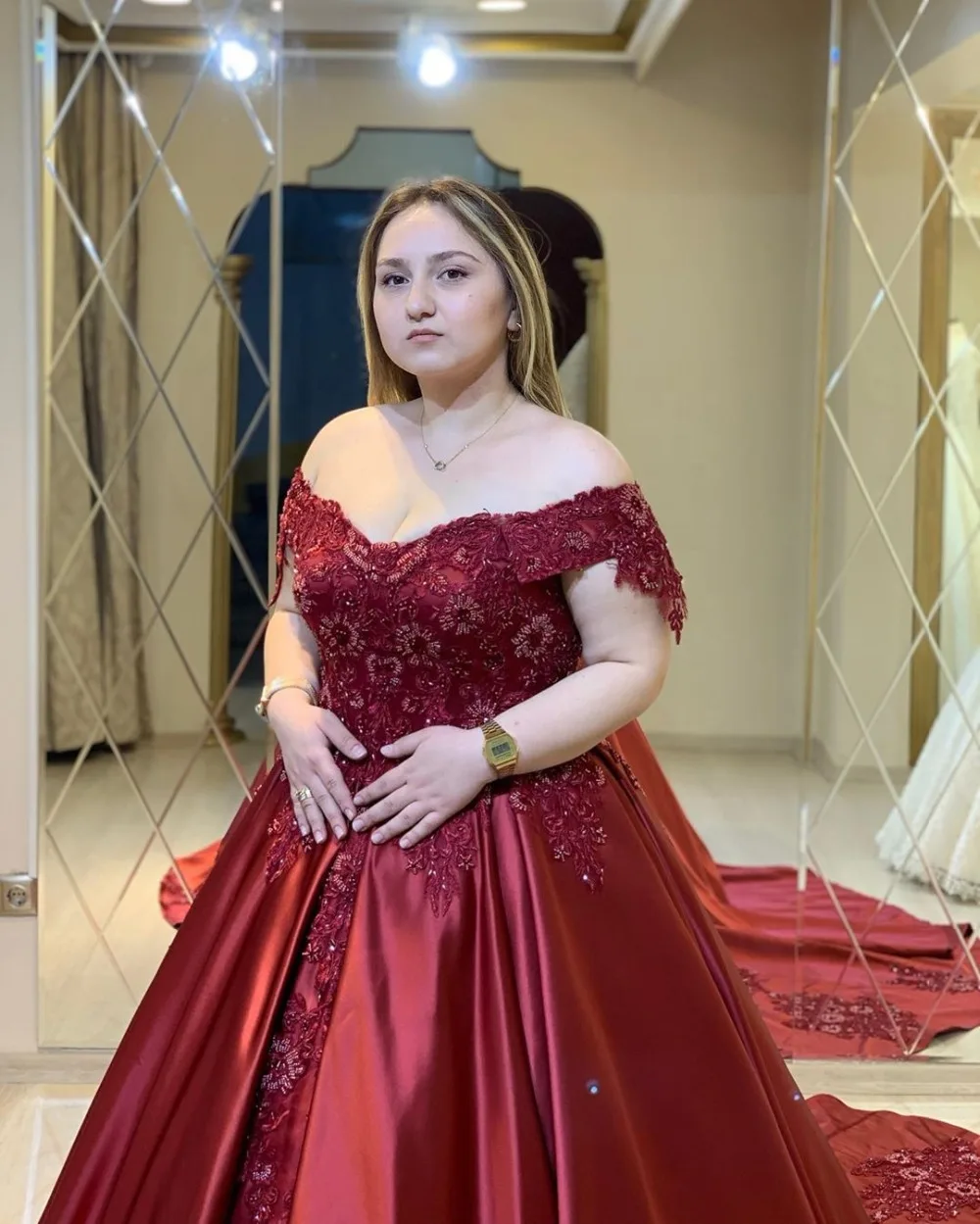 Plus Size Burgundy Prom Dresses Off Shoulder Floral Flowers Applique Satin Evening Gowns Long Vestido Celebrity Dresses