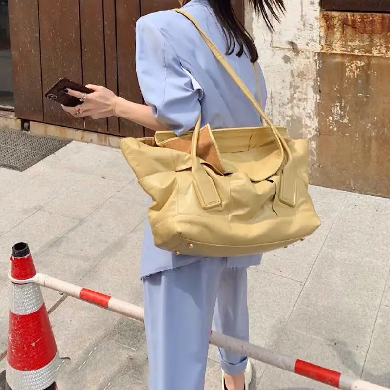 

Maxi Arco Slouch Top-handle Bag Orthogonal Maxi Weave With Shiny Finish Arc-shaped Wax Leather Large Capacity Women Shoulder Bag