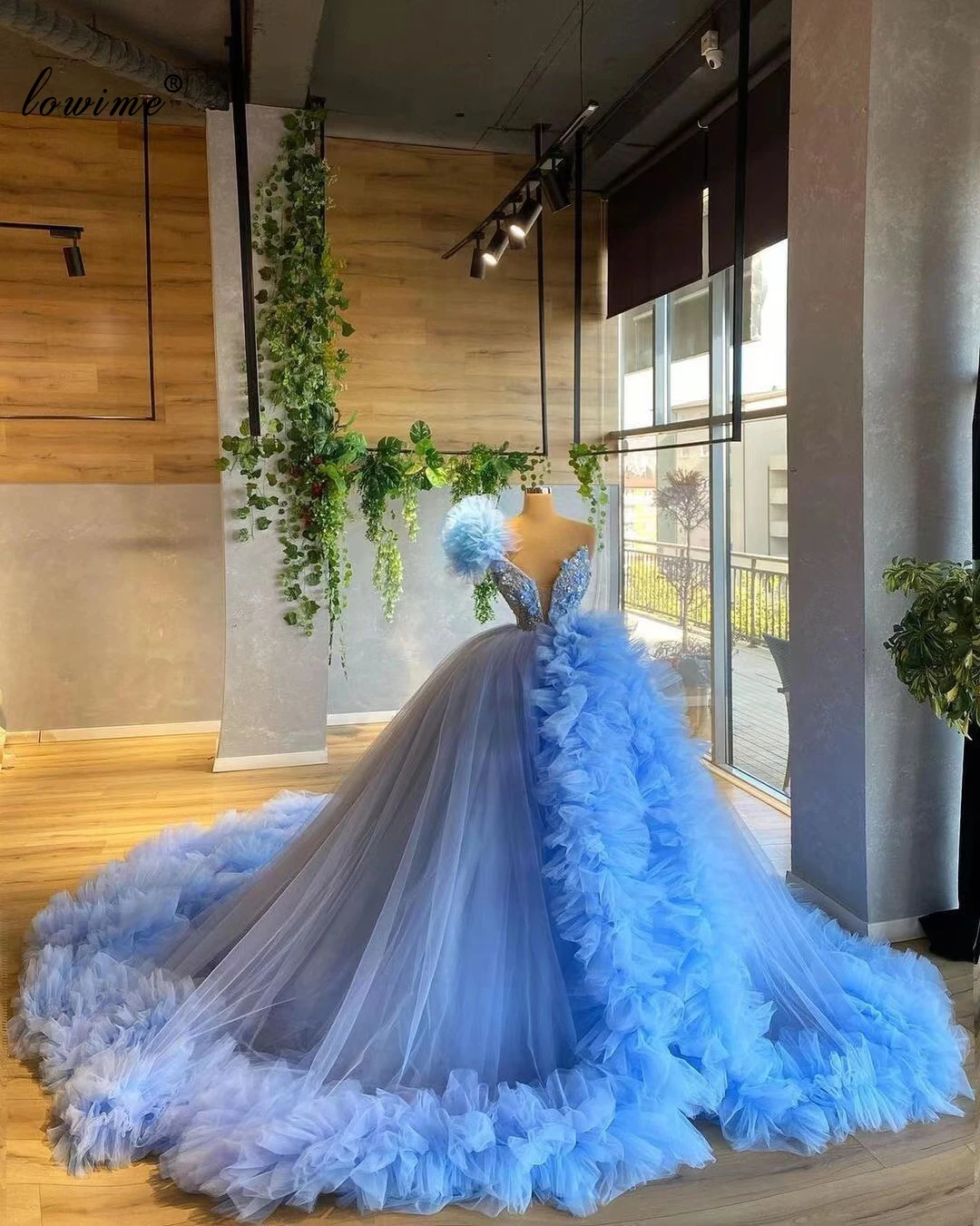 Женское длинное вечернее платье голубое с бисером для особых случаев | Свадьбы и