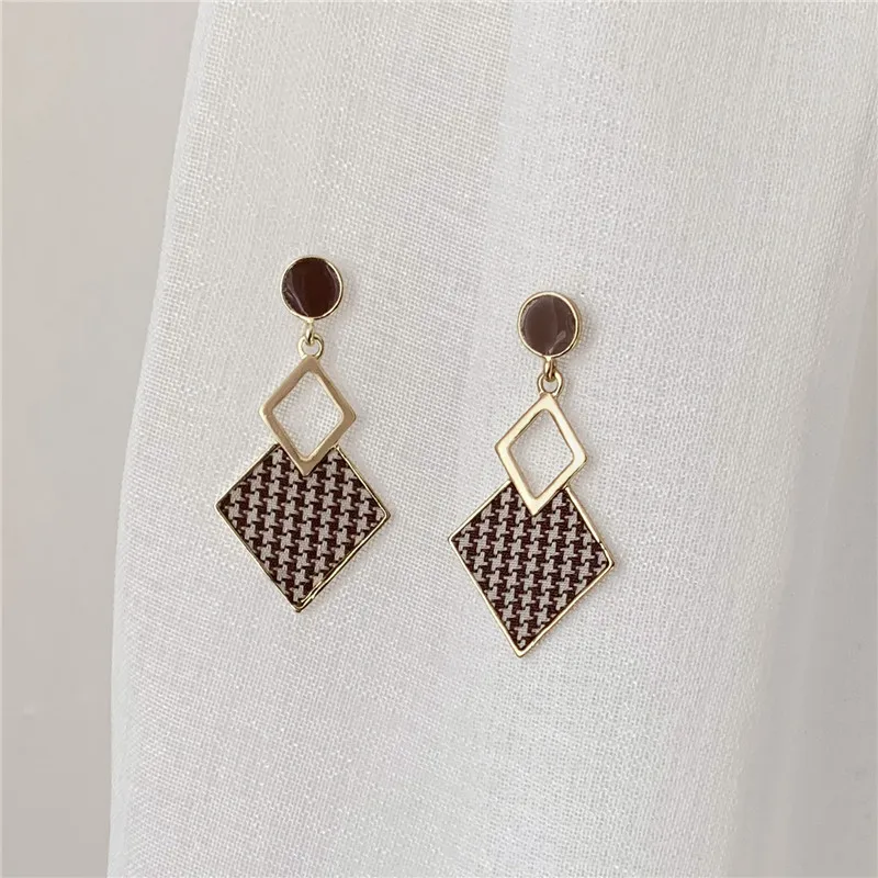 best Trendy Earrings Korean Temperament Simple Houndstooth Square Clip on Earrings Fashion Geometric Rhombus Clip on Earrings No Piercing for Women trendy earrings men